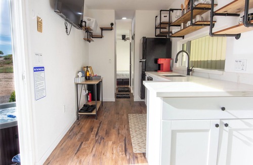 Cornville Cottage | Luxury Stargazing Container Near Sedona Hot Tub & Desert Views