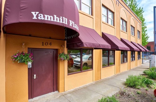 Newberg Condo | Luxury Studio Flat in Downtown Newberg - Suite #4