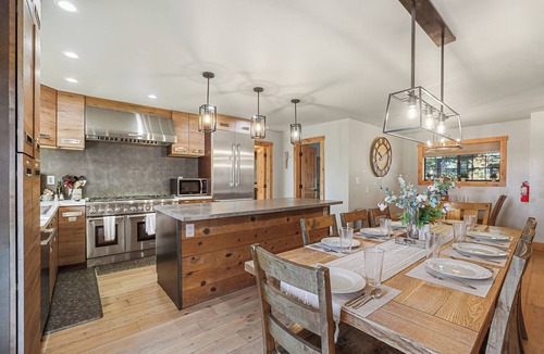 Lake Forest House | Luxury Tahoe City Retreat Hot Tub & Theater