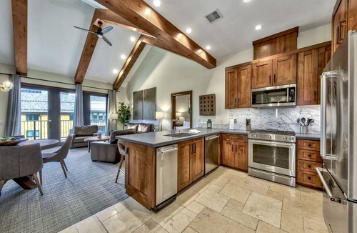 Lakeside Park Condo | Luxury Two Bedroom Residence steps from Heavenly Village Book 7 Nights for 10% Off by RedAwning