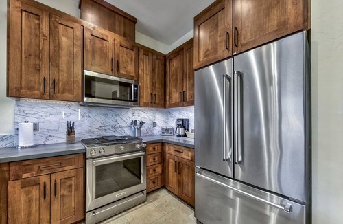 Lakeside Park Condo | Luxury Two Bedroom Residence steps from Heavenly Village Book 7 Nights for 10% Off by RedAwning