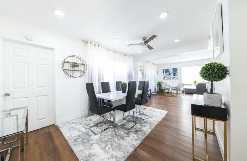 Belmont Shore House | Luxury Villa with Hot Tub! Minutes to Beach & Bars