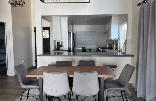 Vallejo House | Luxury Waterfront Home – 3BR, 4 Beds, Stunning Views, Quiet Retreat & Comfort
