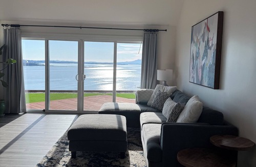 Vallejo House | Luxury Waterfront Home – 3BR, 4 Beds, Stunning Views, Quiet Retreat & Comfort