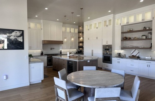 Toquerville House | Luxury Zion Retreat | Pool + Hot Tub | Pickleball | Sleeps 14