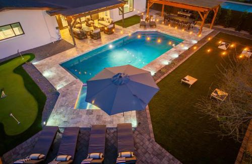 Trail West House | LuxuryOasis HtdPoolHotTubFire PitGolf OldTown