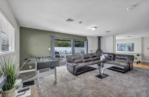 Rancho Oakey House | LV Amazing Single Story - Private Pool Games BBQ