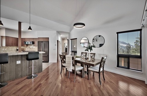 Upper Kingsbury House | Lx40 Tahoe Mountain view new build