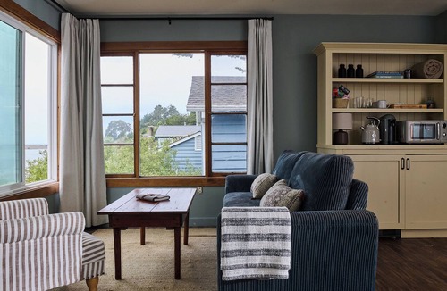 Jenner Hotel | Madeira House