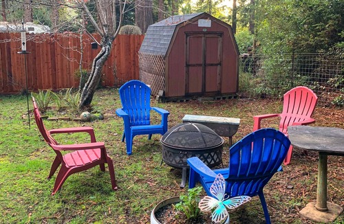 Fort Bragg Cabin | Magical Redwood Getaway-Outdoor Tub & Dog-Friendly
