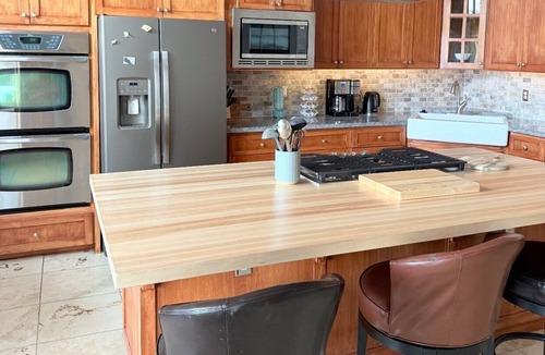 Yachats House | Magnificent 4 bedroom 2 bath, 1 min to the beach. Spa,2 decks-Gem of the Coast!