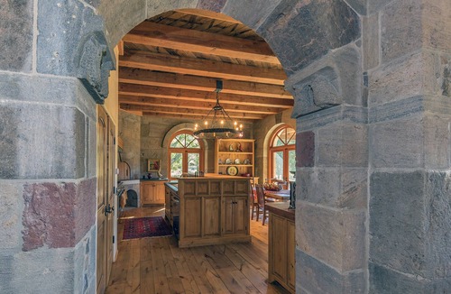 Sonoma House | Magnificent Estate, Vineyard Views, Pool and Spa - Sonoma Valley Farm Stay