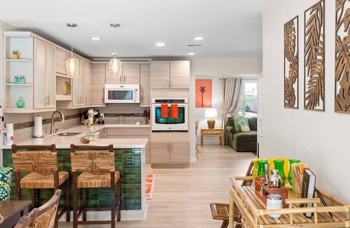 Village Grove House | Mai Tai Manor: sun-soaked pool days, tiki nights & tropical bliss