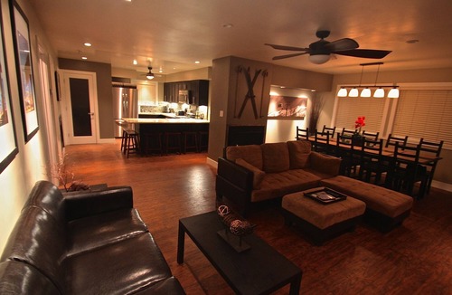 Lakeside Park Villa | Main House, 2 bdrm, 1 1/2 bath, Game room, Pool Table, Spa, Kitchen