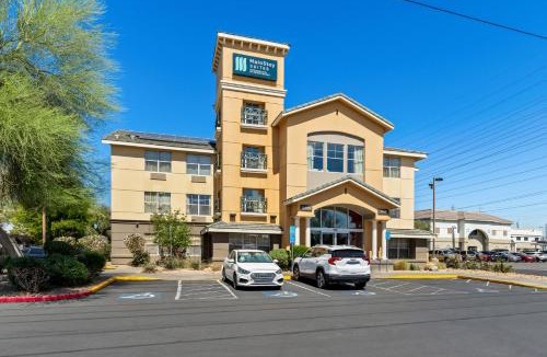 Paradise Hotel | MainStay Suites Las Vegas Flamingo