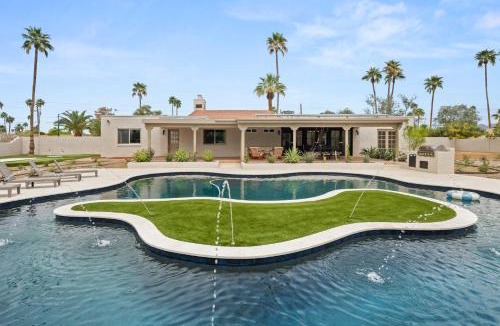 Paradise Valley Village House | Maison 1975-Chic Luxury Retreat