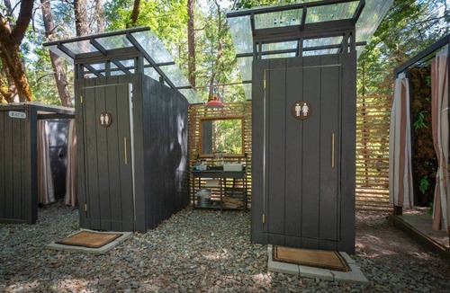 Burnt Ranch Cabin | Majestic View | King Room at Radio Ranch (Tub)