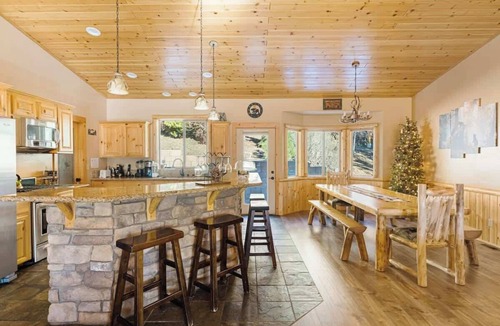 Upper Moonridge House | Majestic Views - Game room. Views.
