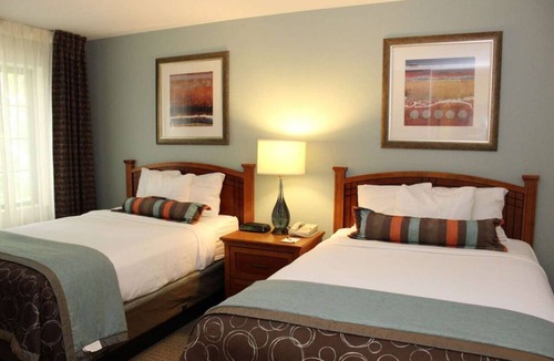 Vancouver Hotel | Make Your Trip More Enjoyable! Near Orchards Park West, Free Breakfast, Pool!