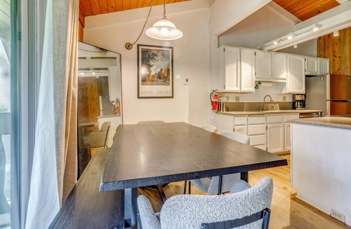 Sierra Holiday Apartment | Mammoth Lakes Vacation Rental: 1 Mi to Ski Area!