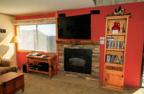 Mammoth Lakes Apartment | Mammoth Ski Racquet Club 64 - Pet Friendly
