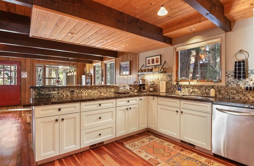 Carnelian Bay Ski Chalet | Manzanita Grove Cabin- Walk to Beach & Forest
