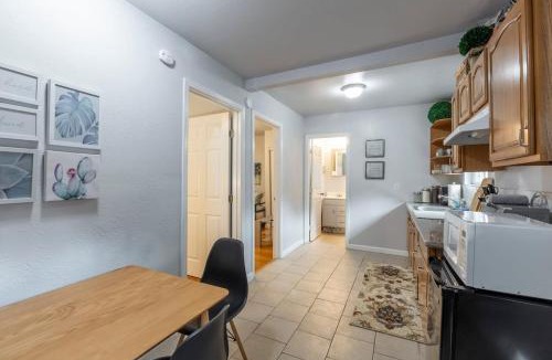 El Granada House | Marbella Lane - 2BR Guest House DTWN RWC Pking