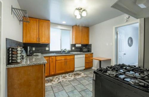 Redwood City House | Marbella Lane - 3BR House DTWN RWC Parking