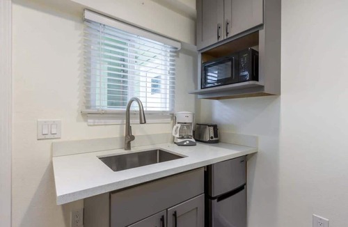 North Central House | @ Marbella Lane - Adorable and Quiet Studio