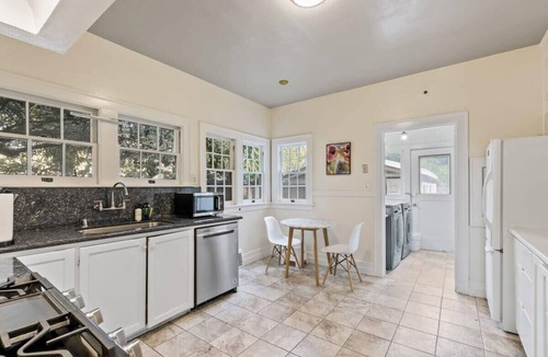 Crescent Park House | @ Marbella Lane - Charming Historic 5BR
