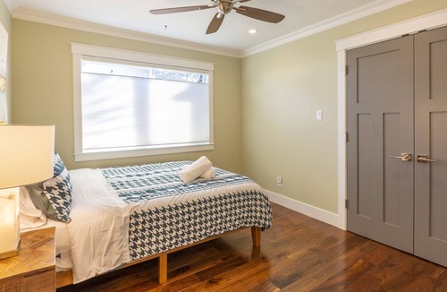 East San Mateo House | @ Marbella Lane - Waterfront Property | Laundry