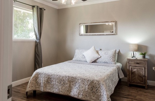 Lodi House | Mariposa Cottage: Central to all things Lodi