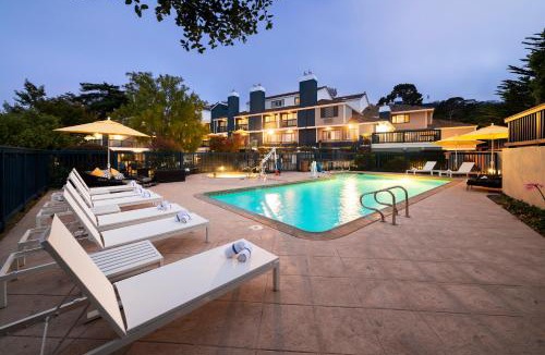 Munras Avenue Hotel | Mariposa Inn and Suites