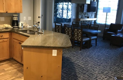 Lakeside Park Villa | Marriott Timberlodge 2bedroom 2 bath Villa right next to Gondola! Heavenly!