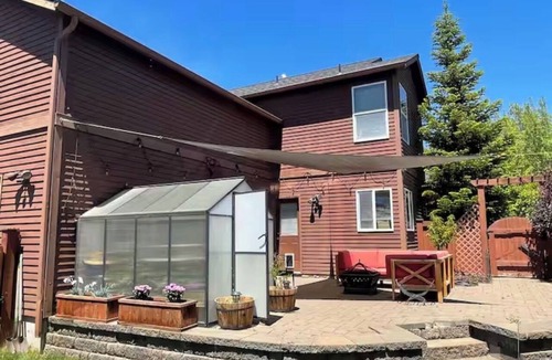 Old Farm District House | Marvelous 4-bedroom house in Bend perfect for your getaway