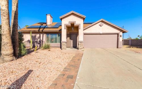 Villa De Paz House | Master king suite, Phoenix gem!