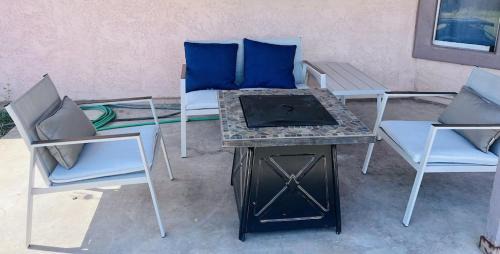 Villa De Paz House | Master king suite, Phoenix gem!