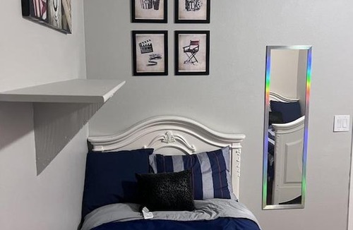 Villa De Paz House | Master king suite, Phoenix gem!