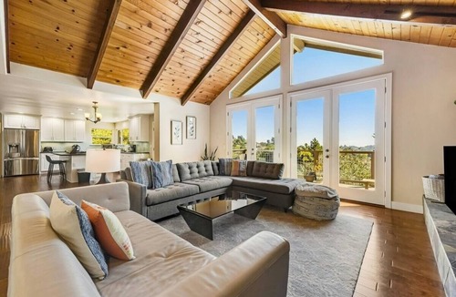 Freestone House | MeadowView on Darby, by Vinifera Homes