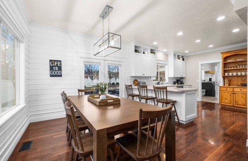 Herriman House | Mega Hot Tub - Fire Pit - Play Room - Sleeps 12