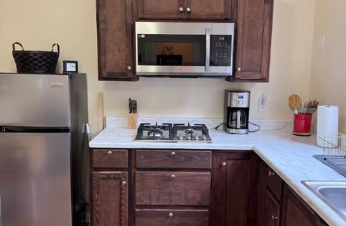 Albion Cottage | Mendocino Coast-Albion Garden CottagenPet Friendly, Cozy & Private