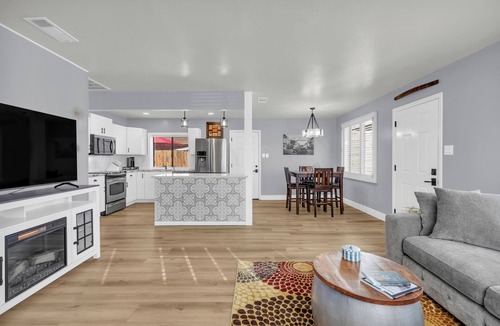 Reno House | Merry Melly, The Midtown Charmer! Close to Midtown, downtown, freeway, airport