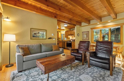 Camp Sherman Cabin | Metolius River Resort Cabin 1 Luxurious cabin on the Metolius River w/fireplace