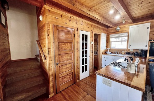Greenville Cabin | Meyers Ranch Homestead Cabin - Hot Spring - Farm - Views