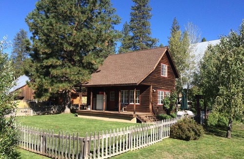Greenville Cabin | Meyers Ranch Homestead Cabin - Hot Spring - Farm - Views