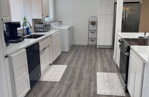 Lemon Grove House | Mi Casa Su Casa - Renovated Updated! Spacious, WD