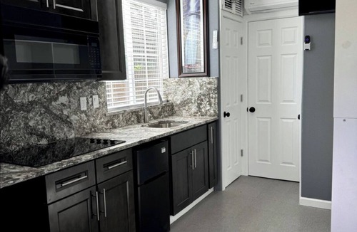 Aloha Apartment | Micro Studio With Outdoor Space Near Nike & Intel