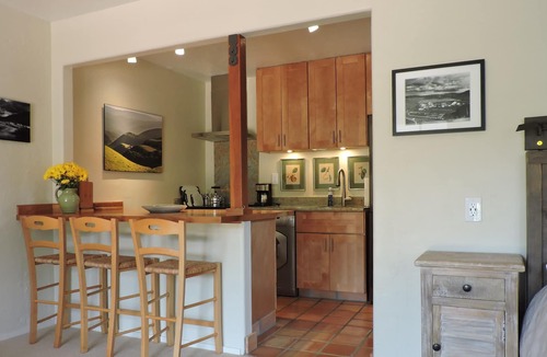 Carmel Cottage | Mid Carmel Valley Guest Cottage with Private Driveway - Extended Stay