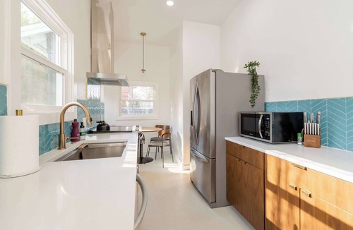 Sunnyside House | Mid-Century Dream | 3BR/2BA | Heart of Hawthorne