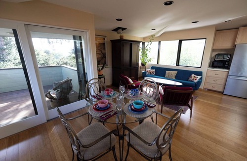 College Hill House | Mid-Century Modern, Custom Craftsmen 2-bedroom in Eugene - AC, Wi-Fi, & laundry